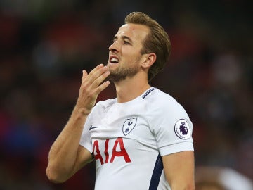 Harry Kane lamenta una ocasión fallada con el Tottenham