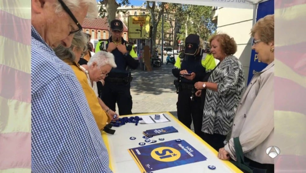 La Guardia Urbana incauta al PDeCat de Barcelona propaganda a favor del referéndum