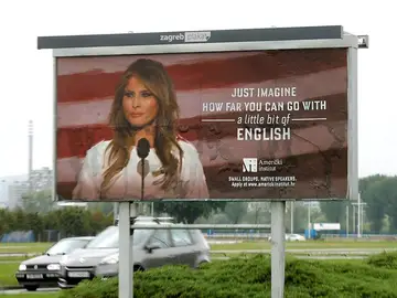 Cartel de Melania Trump como reclamo para aprender inglés Cartel de Melania Trump como reclamo para aprender inglés