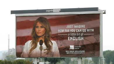 La polémica campaña de una academia de inglés con la imagen de Melania Trump: 