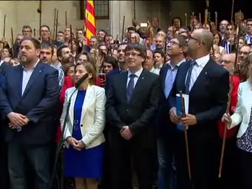 Los alcaldes catalanes apoyan a Puigdemont Los alcaldes catalanes apoyan a Puigdemont