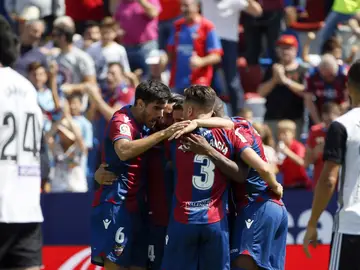 Los jugadores del Levante celebran un gol Los jugadores del Levante celebran un gol