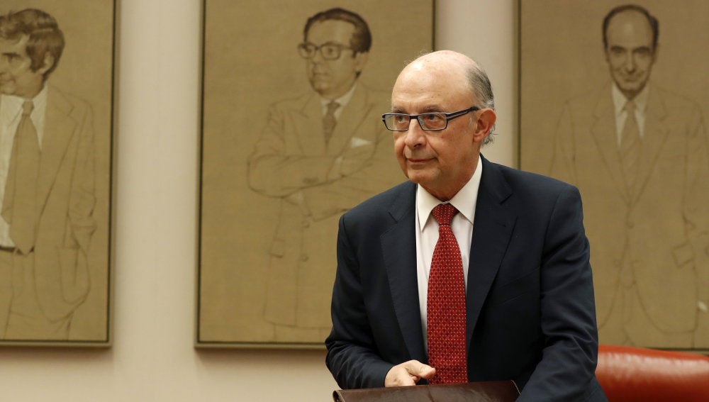 El ministro de Hacienda, Cristóbal Montoro, el martes a su llegada a su comparecencia en el Congreso
