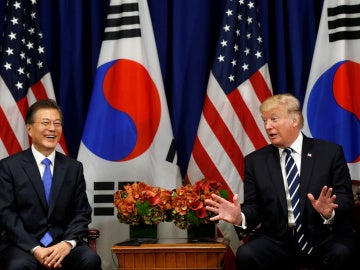 Donald Trump, presidente de los Estados Unidos junto al presidente surcoreano, Moon Jae-in