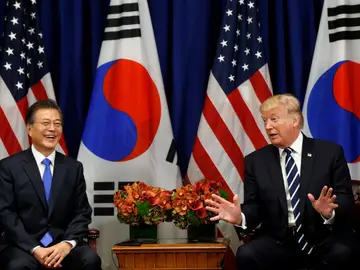 Donald Trump, presidente de los Estados Unidos junto al presidente surcoreano, Moon Jae-in Donald Trump, presidente de los Estados Unidos junto al presidente surcoreano, Moon Jae-in