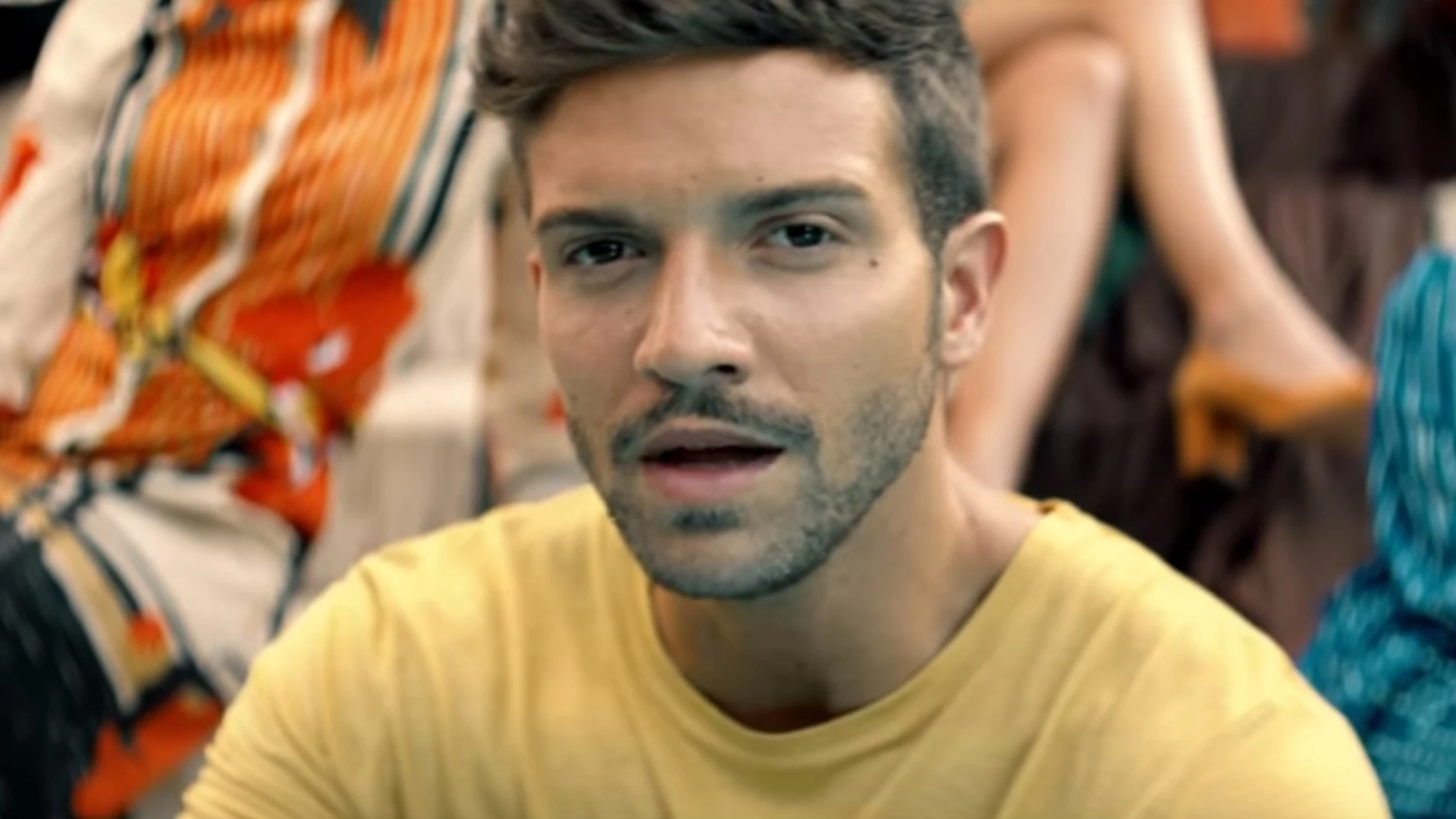 Pablo Alborán, en su videoclip 'No vaya a ser' Pablo Alborán, en su videoclip 'No vaya a ser'