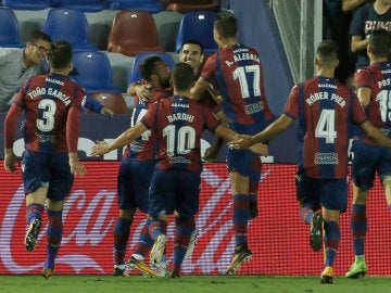 Los jugadores del Levante celebran el gol de Chema Rodríguez
