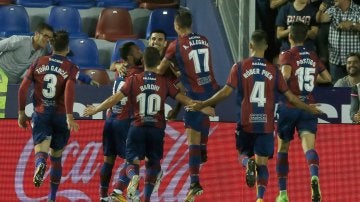 Los jugadores del Levante celebran el gol de Chema Rodríguez
