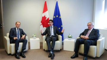 La UE quiere afianzar el modelo comercial del CETA, que hoy entra en vigor