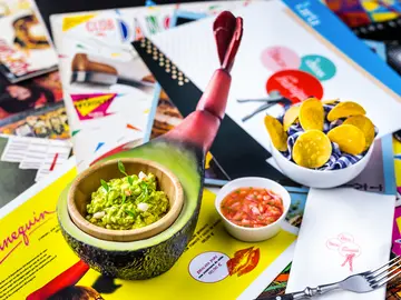 Colorín ochentero y comida rica en Las chicas, los chicos y los maniquís. Colorín ochentero y comida rica en Las chicas, los chicos y los maniquís.