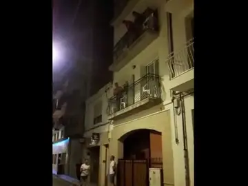 Un guardia civil cantando un fandango en Barcelona Un guardia civil cantando un fandango en Barcelona