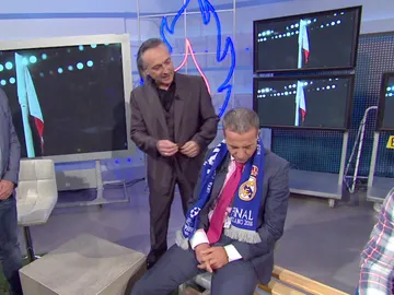 Jeff Toussaint hiponotiza a Cristóbal Soria Jeff Toussaint hiponotiza a Cristóbal Soria