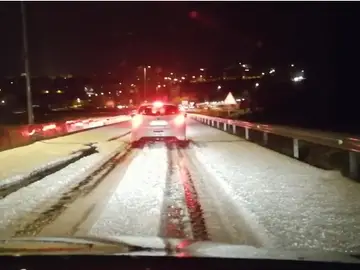 Una espectacular tormenta de granizado deja un manto blanco en Teruel Una espectacular tormenta de granizado deja un manto blanco en Teruel