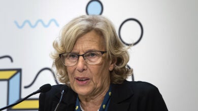 Fuentes cercanas a Carmena aseguran que la alcaldesa de Madrid mantiene 