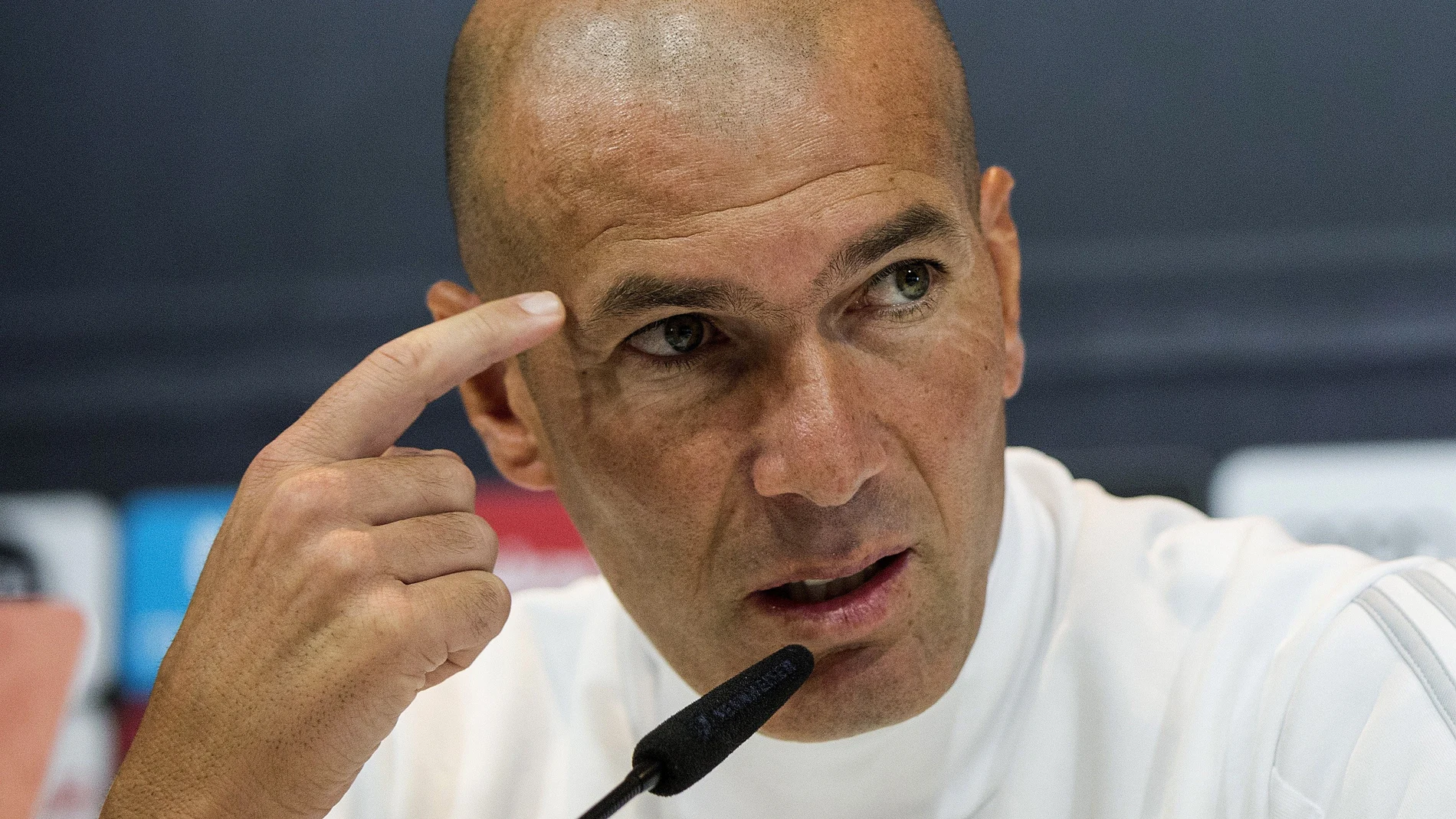 Zidane durante la rueda de prensa Zidane durante la rueda de prensa