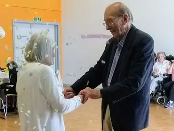 John y Dorothy Thexton, de Newcastle, celebrando el 60 aniversario de su boda John y Dorothy Thexton, de Newcastle, celebrando el 60 aniversario de su boda