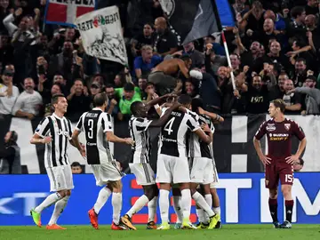Los jugadores de la Juventus celebran uno de sus goles frente al Torino Los jugadores de la Juventus celebran uno de sus goles frente al Torino