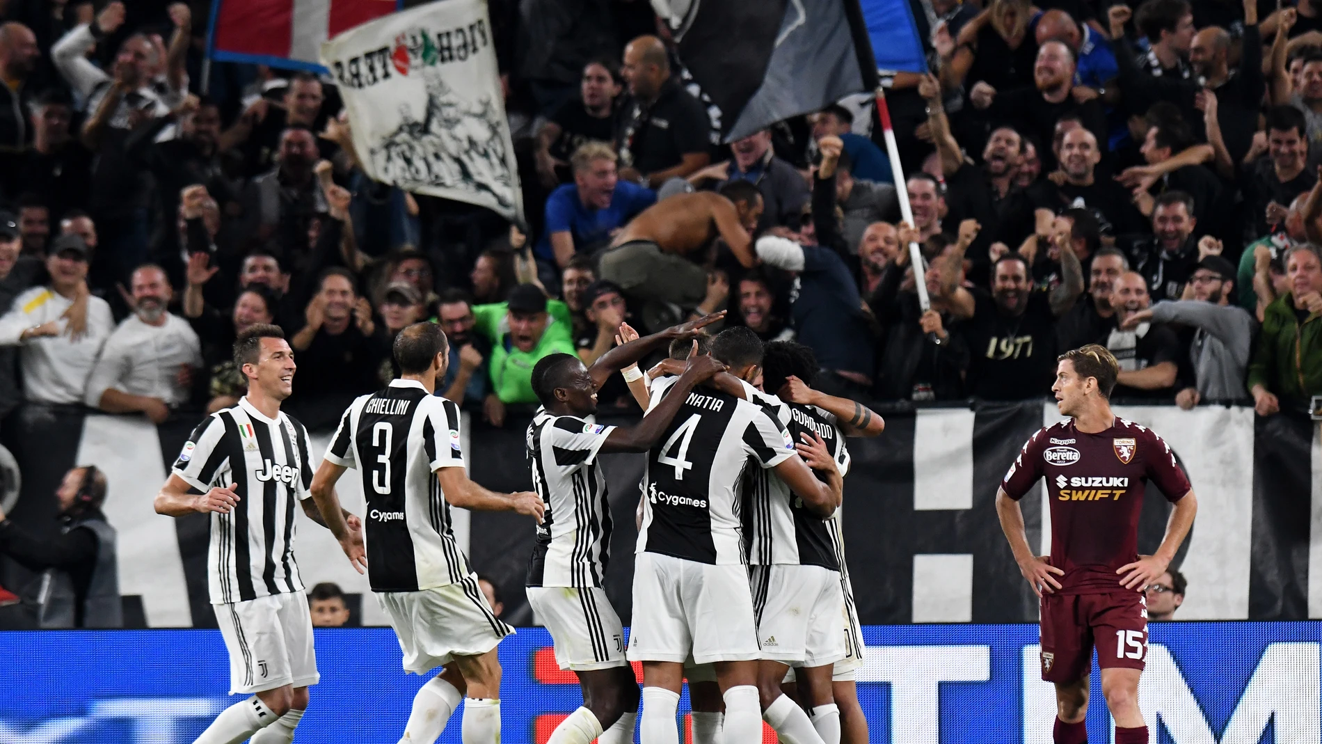 Los jugadores de la Juventus celebran uno de sus goles frente al Torino Los jugadores de la Juventus celebran uno de sus goles frente al Torino