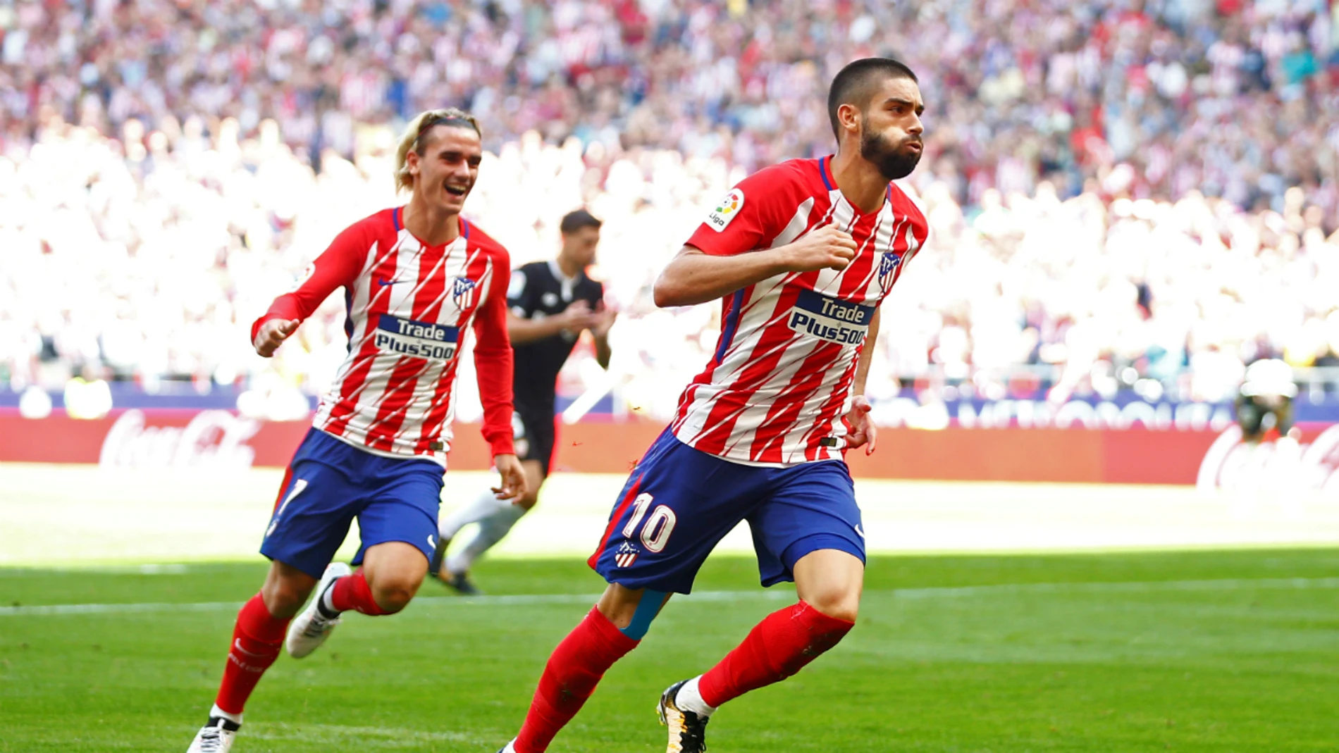 Carrasco y Griezmann celebran un gol Carrasco y Griezmann celebran un gol
