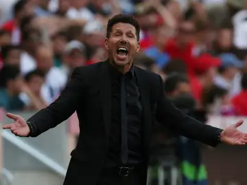 Simeone, dando instrucciones Simeone, dando instrucciones