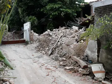 Vista del interior de una de las casas colapsadas por el sismo registrado el pasado 7 de septiembre Vista del interior de una de las casas colapsadas por el sismo registrado el pasado 7 de septiembre