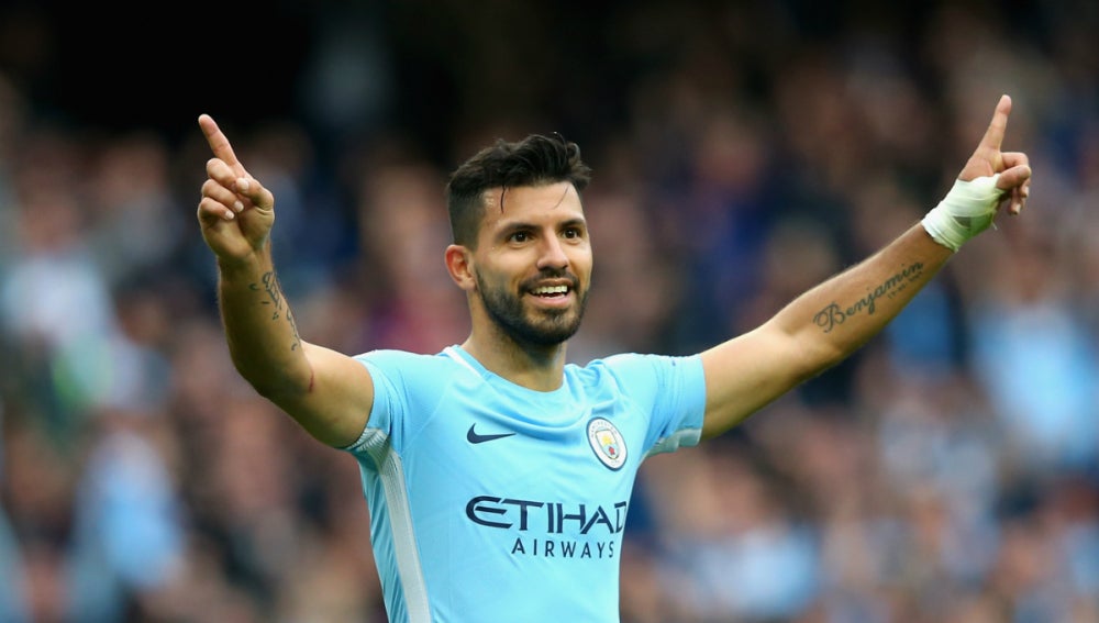 Agüero celebra un gol con el Manchester City