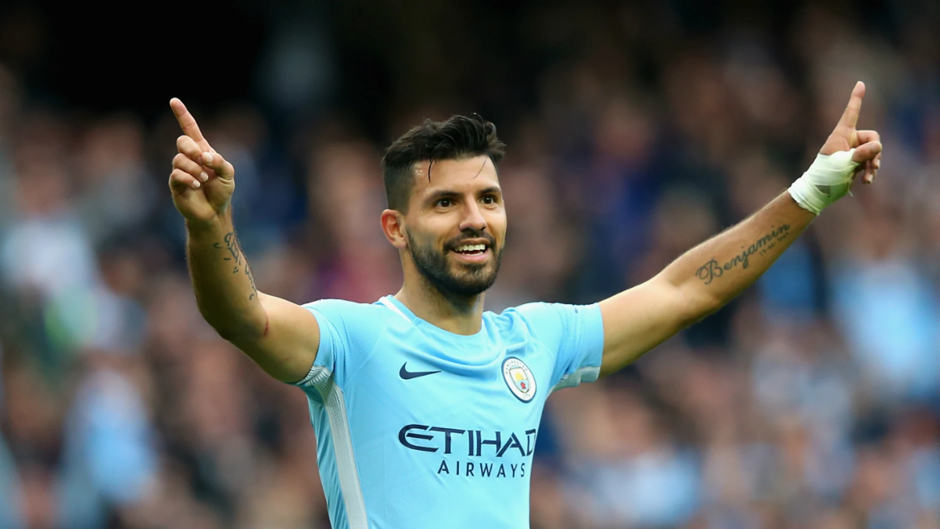 Agüero celebra un gol con el Manchester City Agüero celebra un gol con el Manchester City