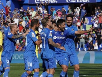 Los jugadores del Getafe celebran uno de los goles ante el Villarreal