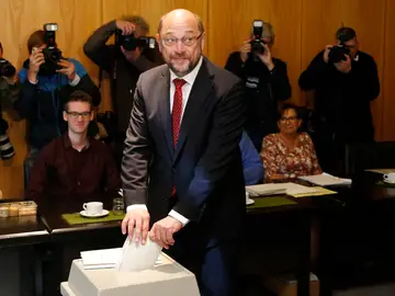 Martin Schulz votando Martin Schulz votando