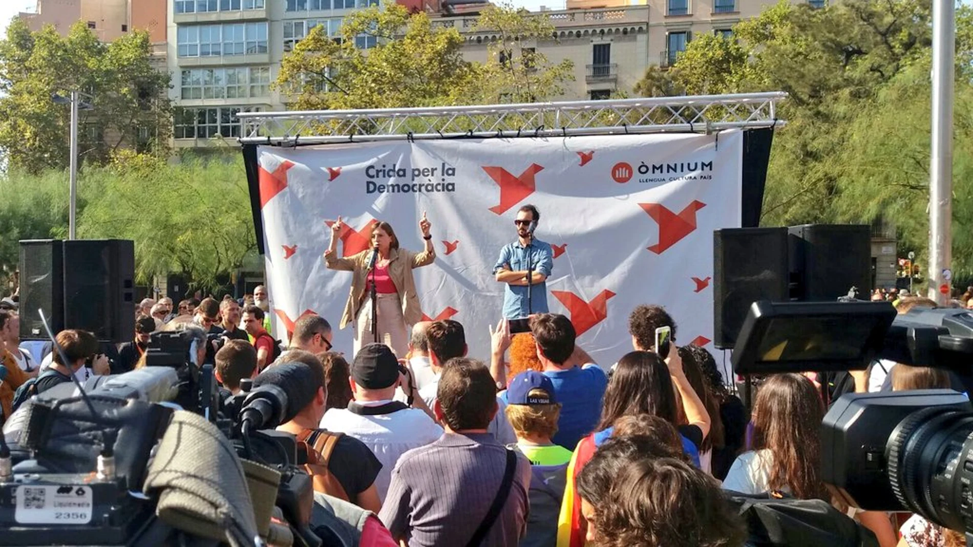 Carme Forcadell en un acto en la Plaza de la Universidad Carme Forcadell en un acto en la Plaza de la Universidad