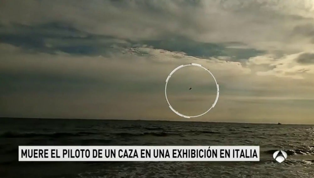 Un piloro fallece al caer con su caza en el mar durante una exhibición en Italia