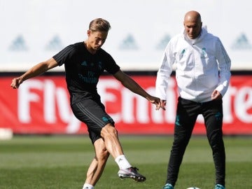Marcos Llorente, junto a Zidane