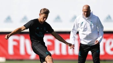 Marcos Llorente, junto a Zidane
