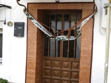 Entrada de la vivienda situada en la localidad onubense de La Zarza