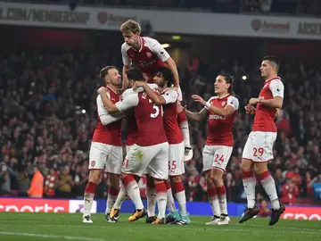 El Arsenal celebra en grupo un gol El Arsenal celebra en grupo un gol