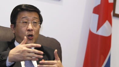 El embajador norcoreano expulsado de España acusa al Gobierno de rendirse a la 