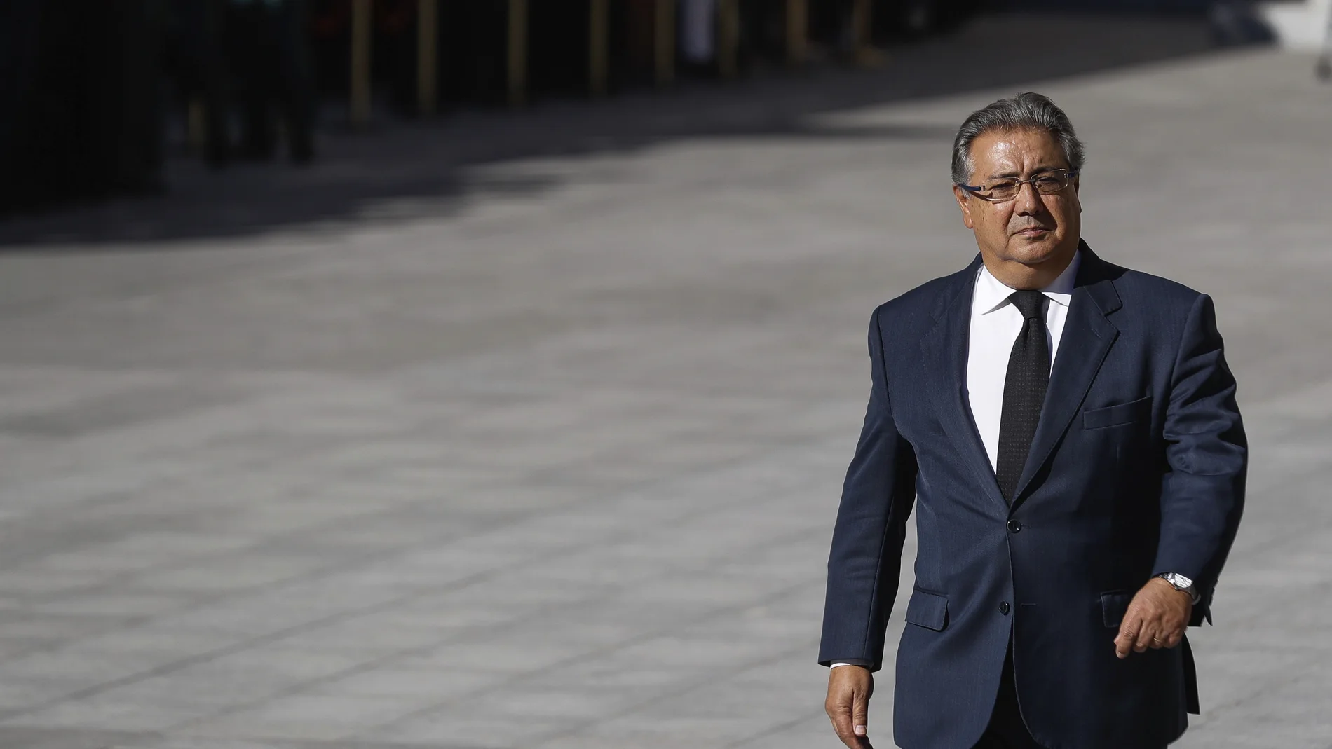 Zoido destaca serenidad de fuerzas de seguridad en Cataluña pese a "agravios" Zoido destaca serenidad de fuerzas de seguridad en Cataluña pese a "agravios"