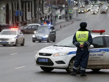 Imagen de archivo de la policía rusa en un suceso Imagen de archivo de la policía rusa en un suceso