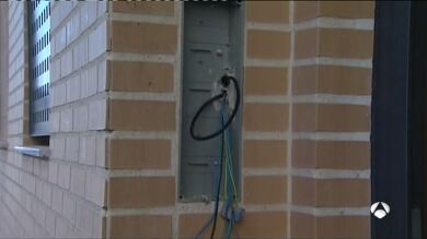 Varias familias se quedarán sin luz en un edificio de Villamarchante por culpa del dueño