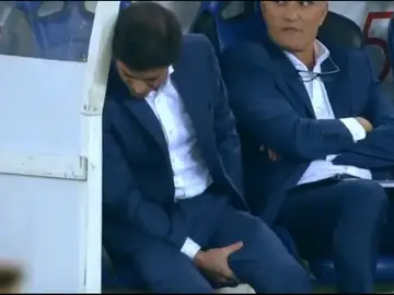 Marcelino quejándose del tirón en el banquillo Marcelino quejándose del tirón en el banquillo