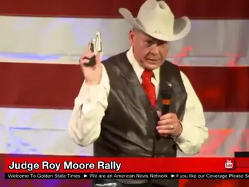 Un aspirante a senador republicano saca una pistola en un mitin Un aspirante a senador republicano saca una pistola en un mitin