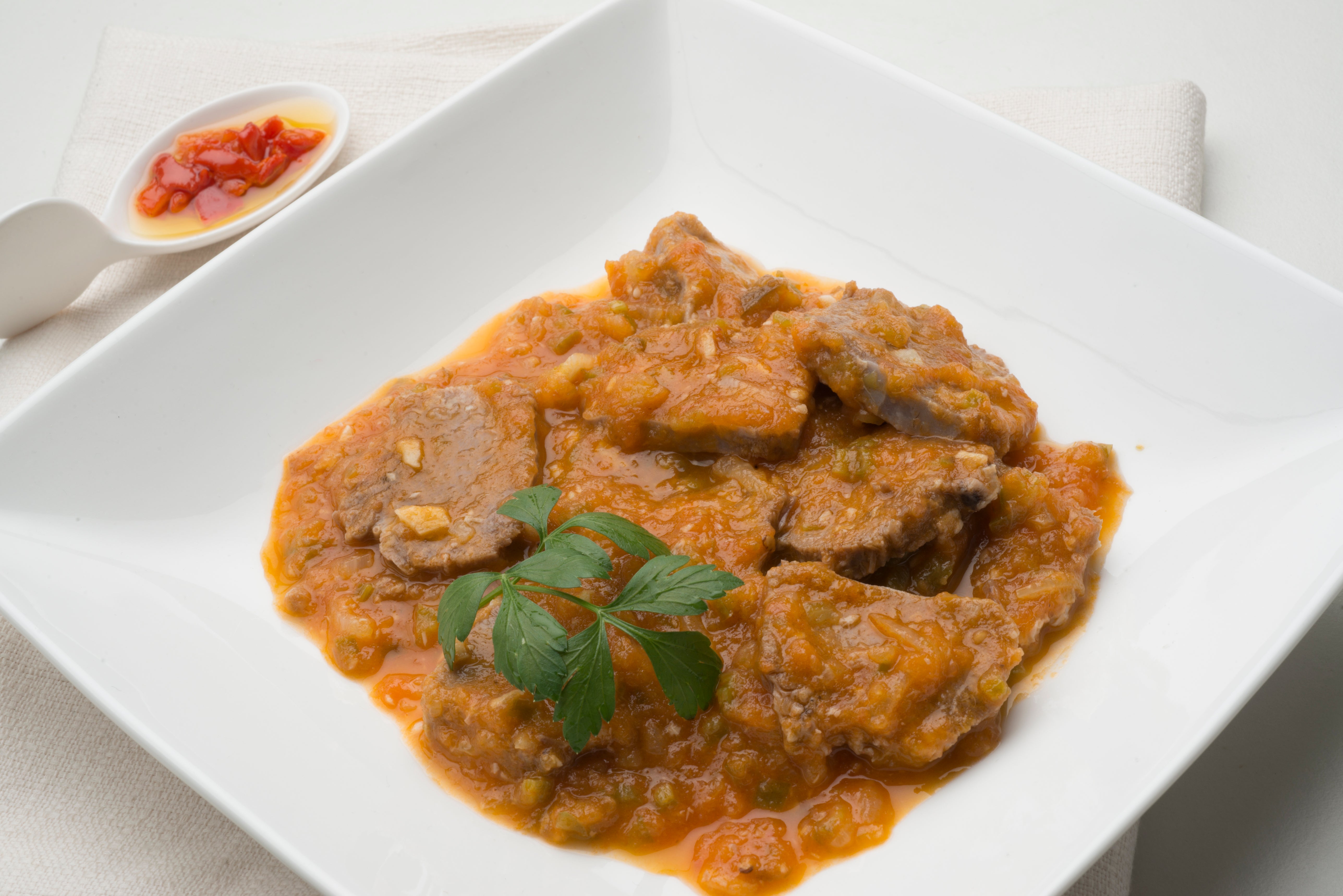 Lengua de cerdo en salsa de tomate