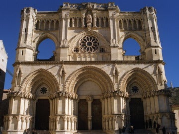 Vista general de la fachada de la catedral de Cuenca.
