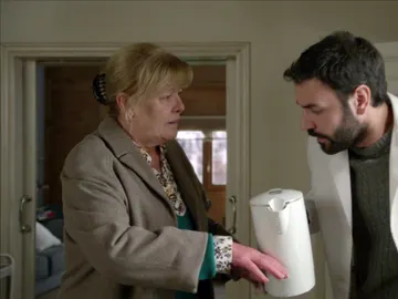 Esther, angustiada al no sentir ningún tipo de dolor Esther, angustiada al no sentir ningún tipo de dolor