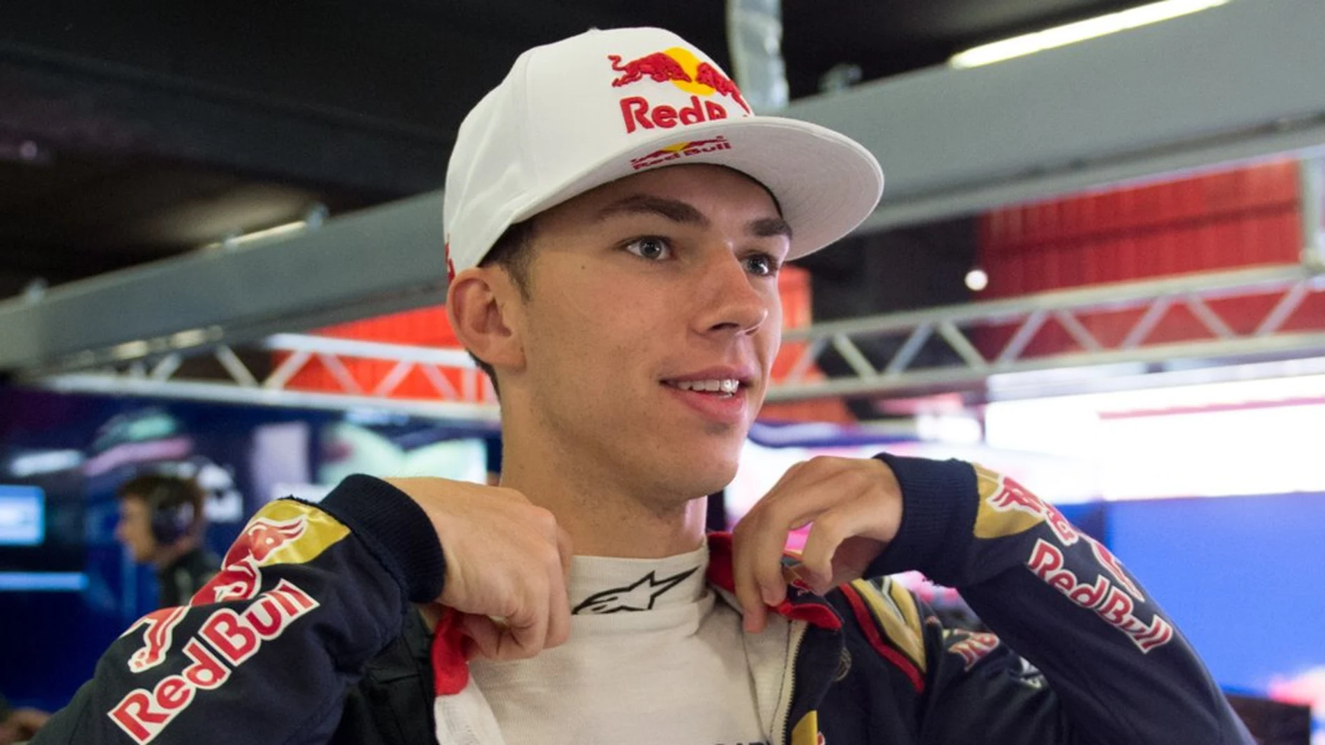 Pierre Gasly, sonriente en una sesión de pruebas con Red Bull