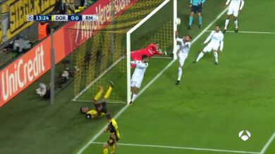 El Dortmund reclama penalti del Real Madrid por mano de Ramos dentro del área