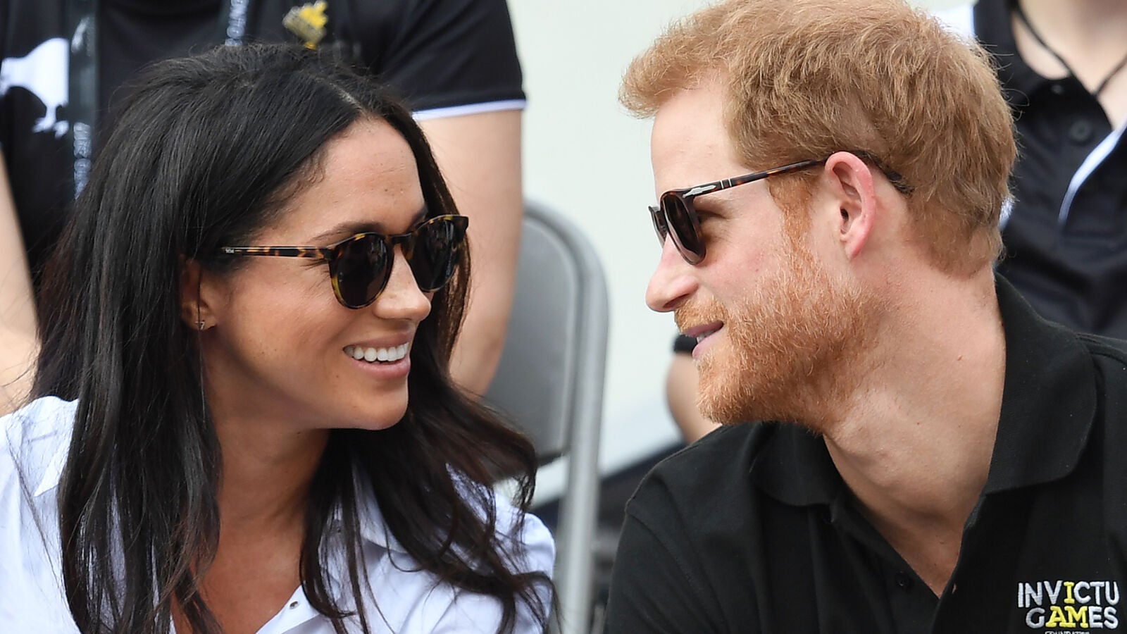 El beso público del príncipe Harry y Meghan Markle 