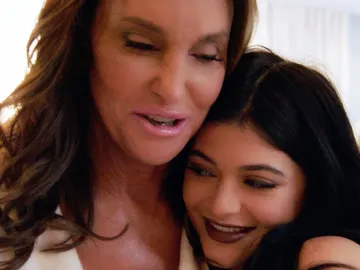 Caitlyn Jenner junto a su hija, Kylie Jenner Caitlyn Jenner junto a su hija, Kylie Jenner