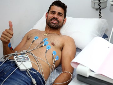 Diego Costa pasa el reconocimiento médico con el Atlético