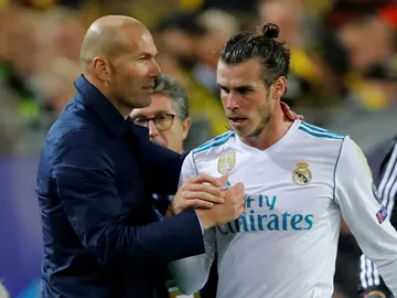 Zidane felicita a Gareth Bale por el esfuerzo Zidane felicita a Gareth Bale por el esfuerzo